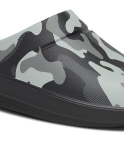 Men's OOcloog Luxe Clog - Night Camo